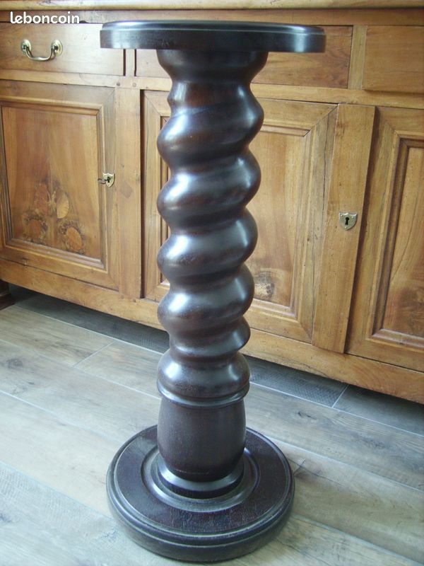 Colonne en bois massif torsadé / Sellette / Piedestal (image 1)