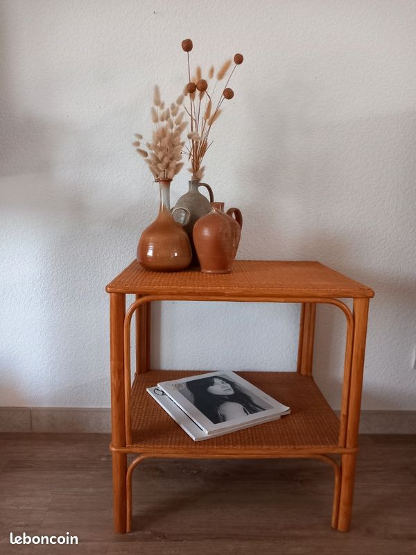 Table d'appoint vintage en rotin (image 1)