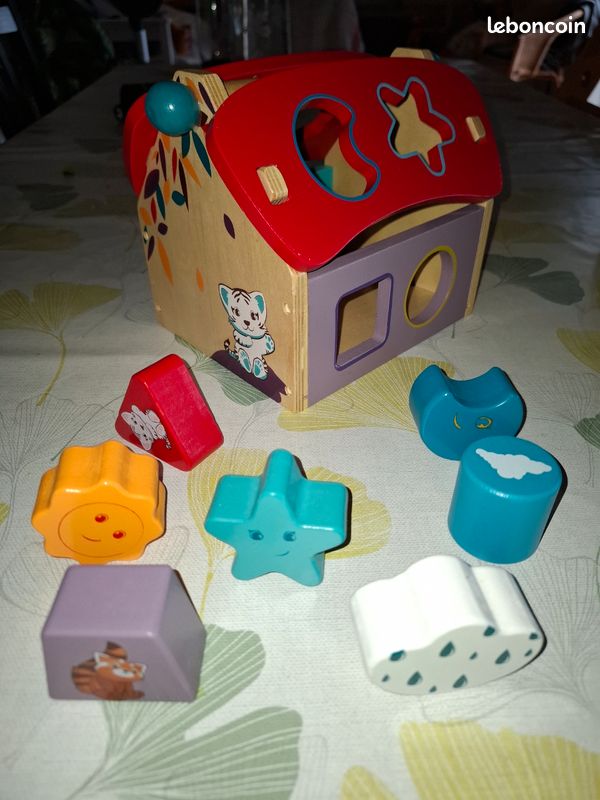 Jeu maison formes bébé en bois (image 1)