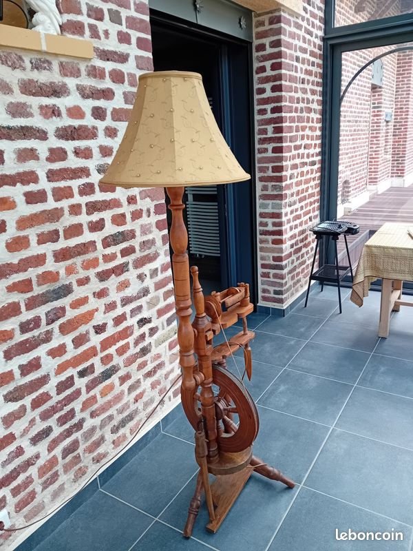 Rouet lampadaire (image 1)