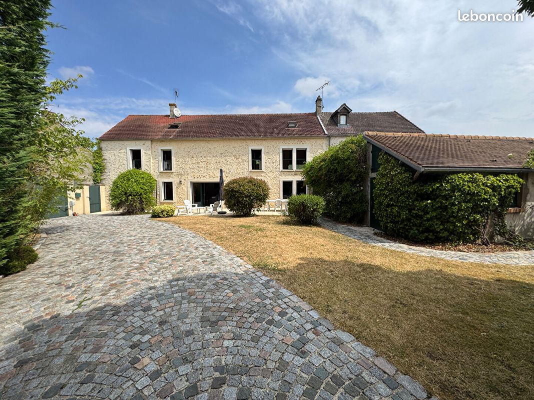 Maison 7 pièces 210 m² · à Villiers-le-Mahieu · 210 m² · 898 000 €