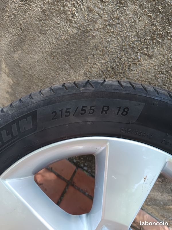 Roue 215/55/R18 (image 2)