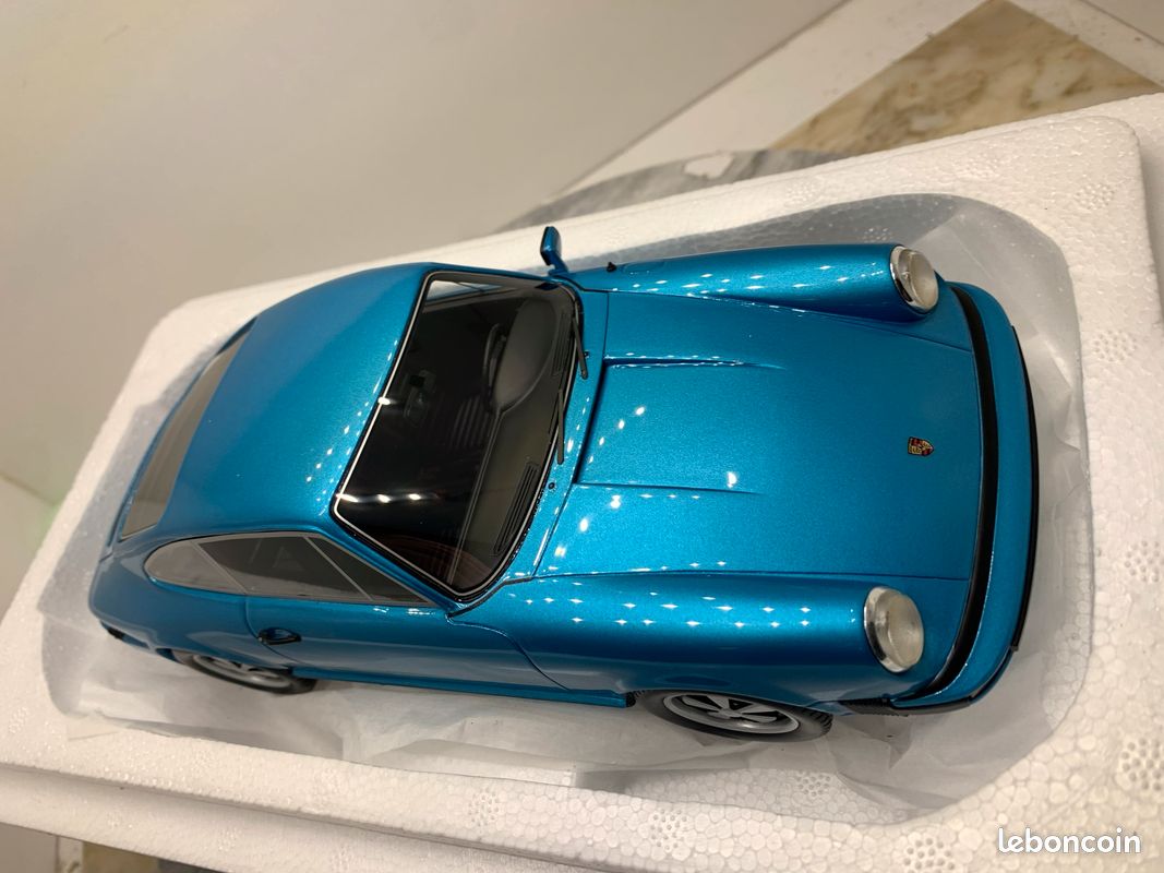 Porsche 911 Coupé bleue Schuco 1/18 (image 8)