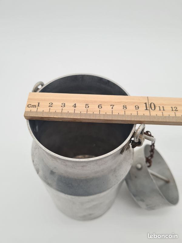 Ancien Pot à Lait Vintage en Aluminium - Bidon 1l. Avec chainette - A77 (image 8)