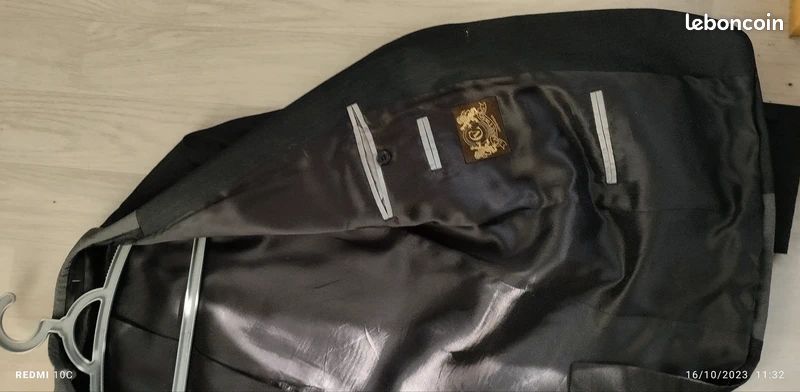 Costume homme Carnet de Vol gris bicolore – coupe moderne, porté