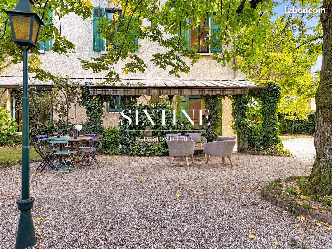 Maison 13 pièces 292 m² · à Bourgoin-Jallieu · 292 m² · 469 000 €