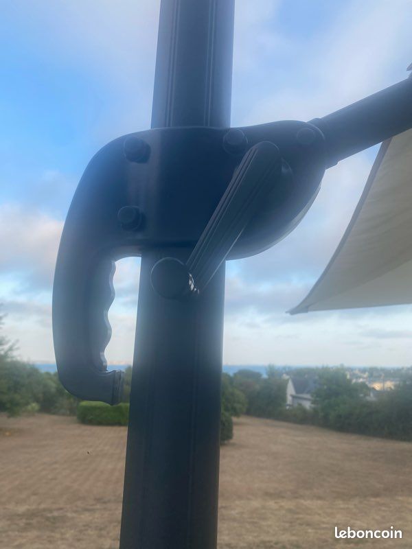 Parasol déporté avec pied (image 4)