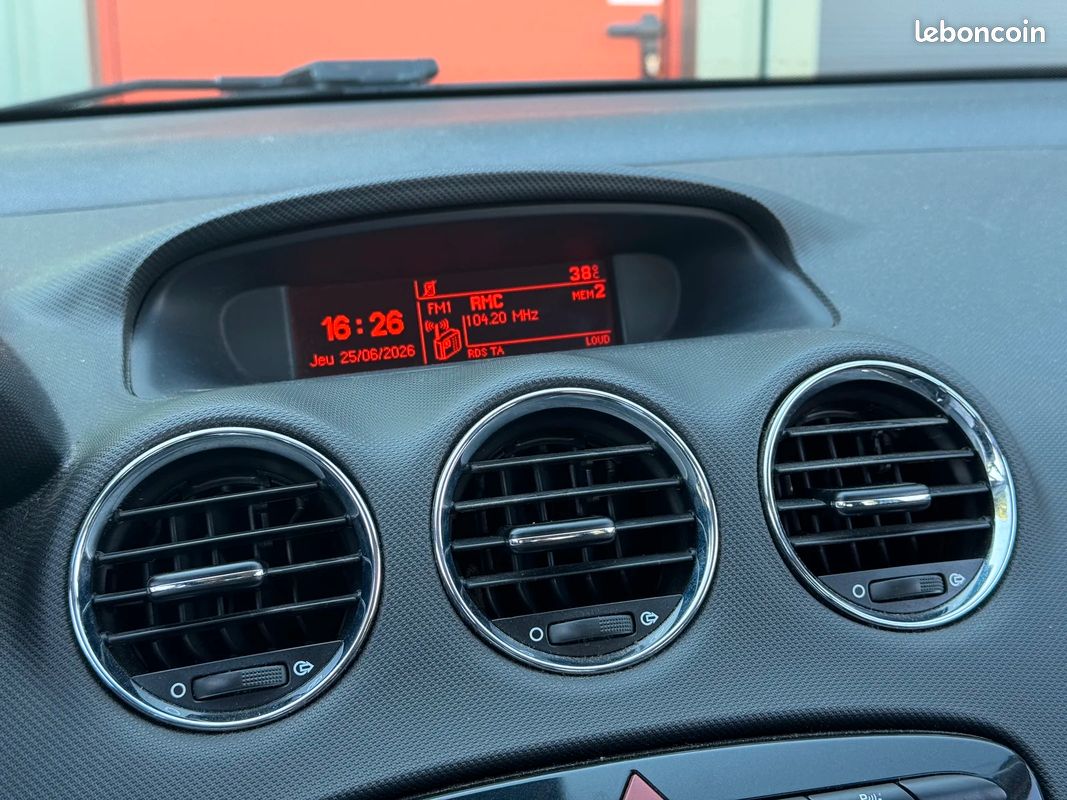 PEUGEOT 308 1.6 THP 200ch GTi (image 16)
