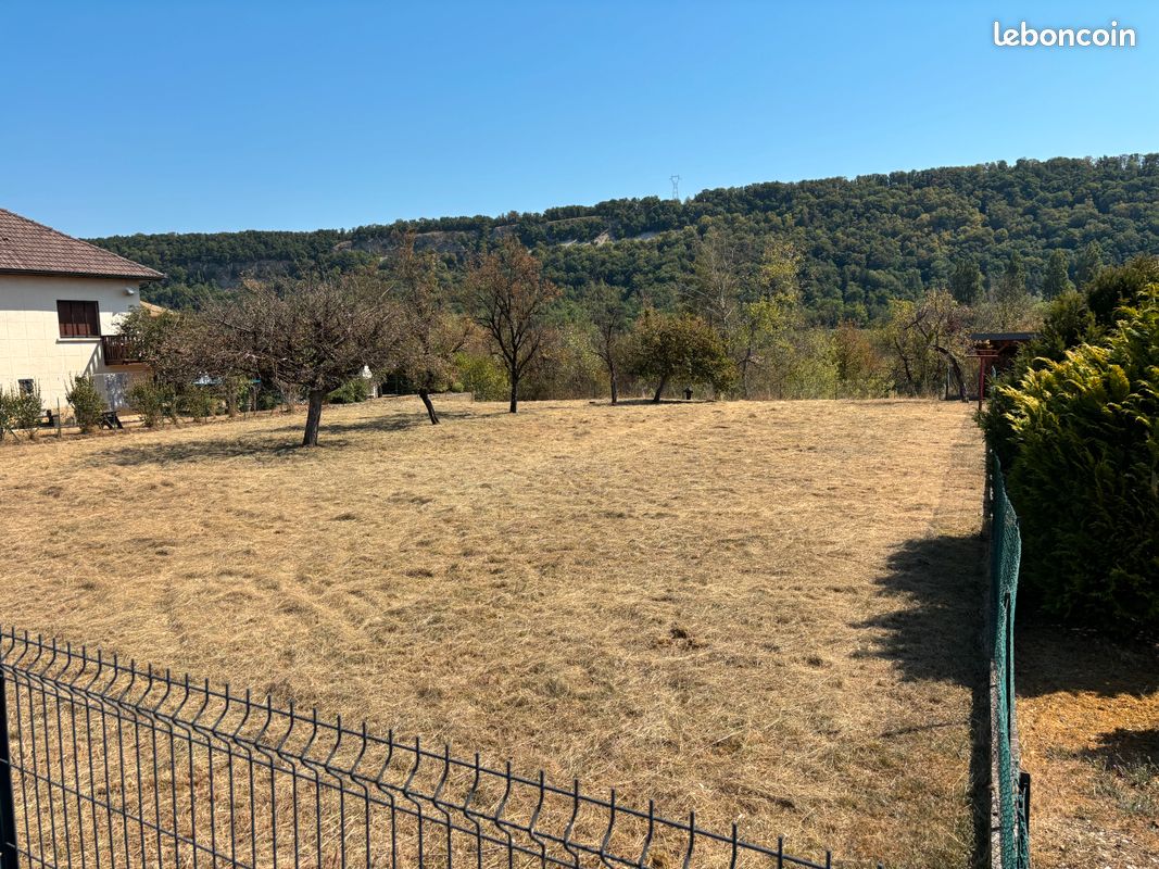 Terrain constructible · à Mathay · 99 500 €