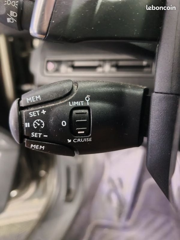 PEUGEOT 3008 1.2 PureTech 130ch Allure EAT6 - 2017 - Suivi complet Peugeot - Climatisation - i-Cockpit - Carplay (image 19)