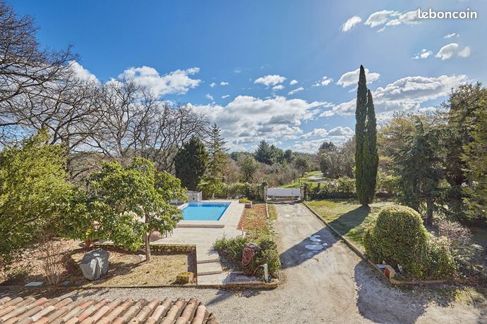 Maison 10 pièces 200 m²