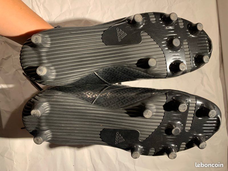 Chaussures crampons Adidas T45 neuves (image 4)