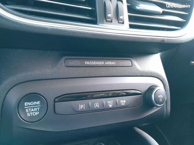Ford Focus 1.0 EcoBoost mHEV 125ch Titanium X Business (image 22)