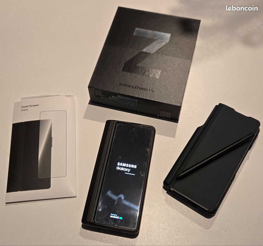 Samsung Z-Fold 3 (image 1)