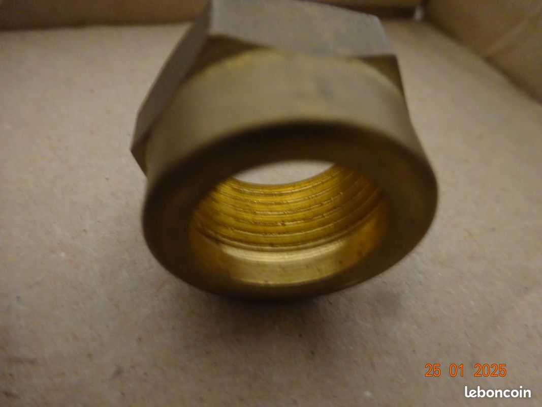 Divers raccords et écrous collet battu, en laiton (image 9)