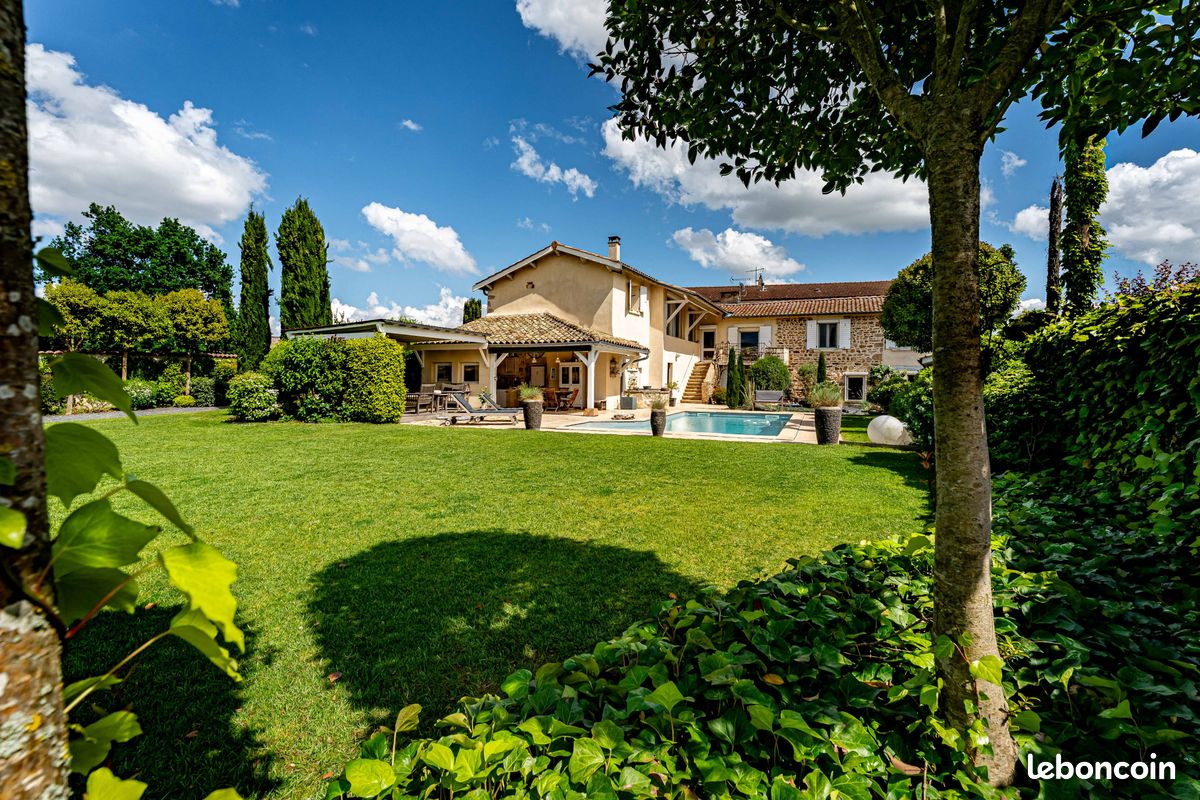 Maison 9 pièces 291 m² · à Brindas · 291 m² · 960 000 €