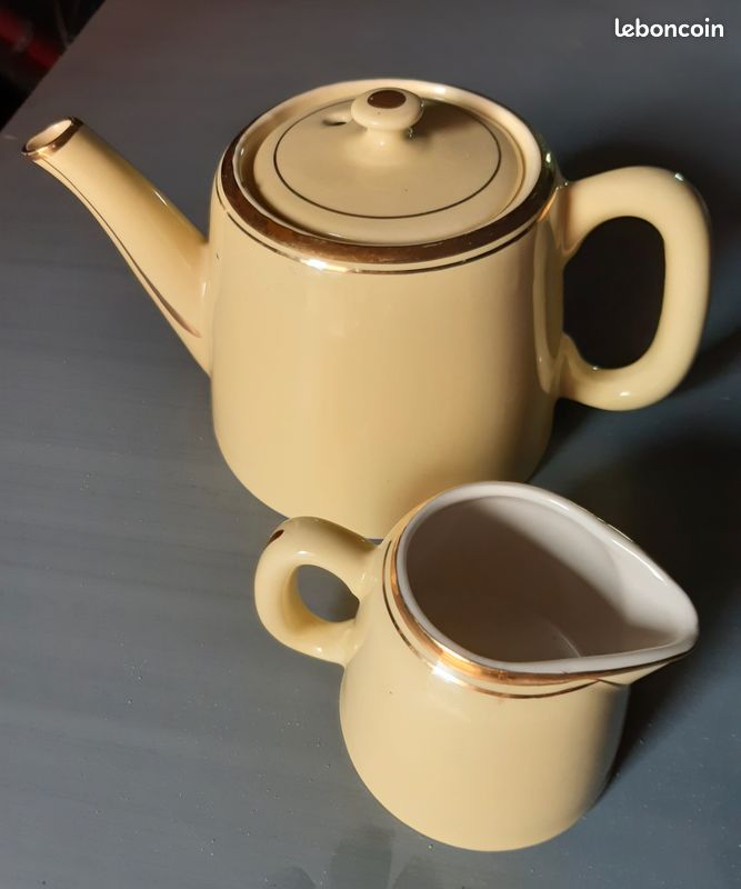 Théière et son pot à lait porcelaine année 1950 (image 1)