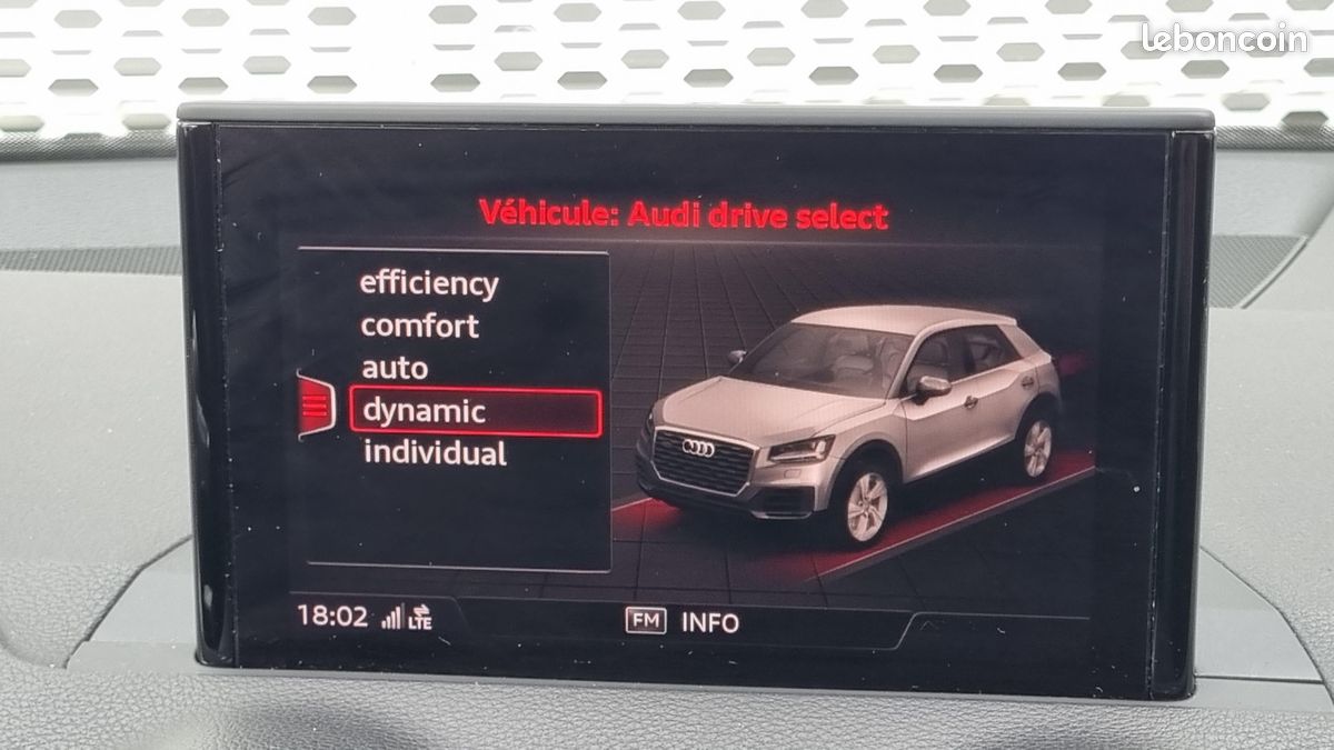 AUDI Q2 35 TFSI COD 150 S tronic 7 S Line (image 23)