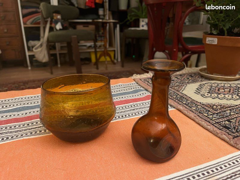 Duo de verrerie vintage ambrée – Coupe Biot bullée et Soliflore 60s/70s (image 1)