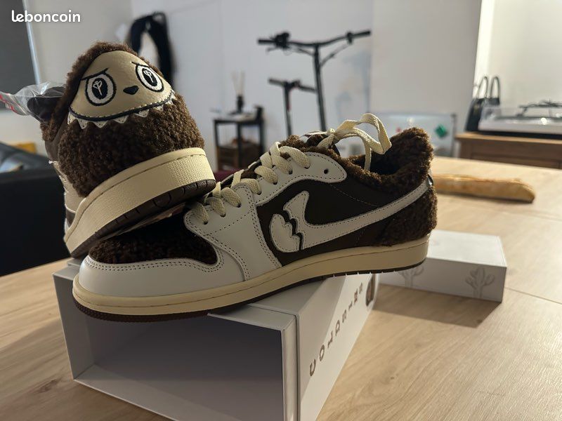 Chaussure Nike x Travis scott x labubu (image 5)