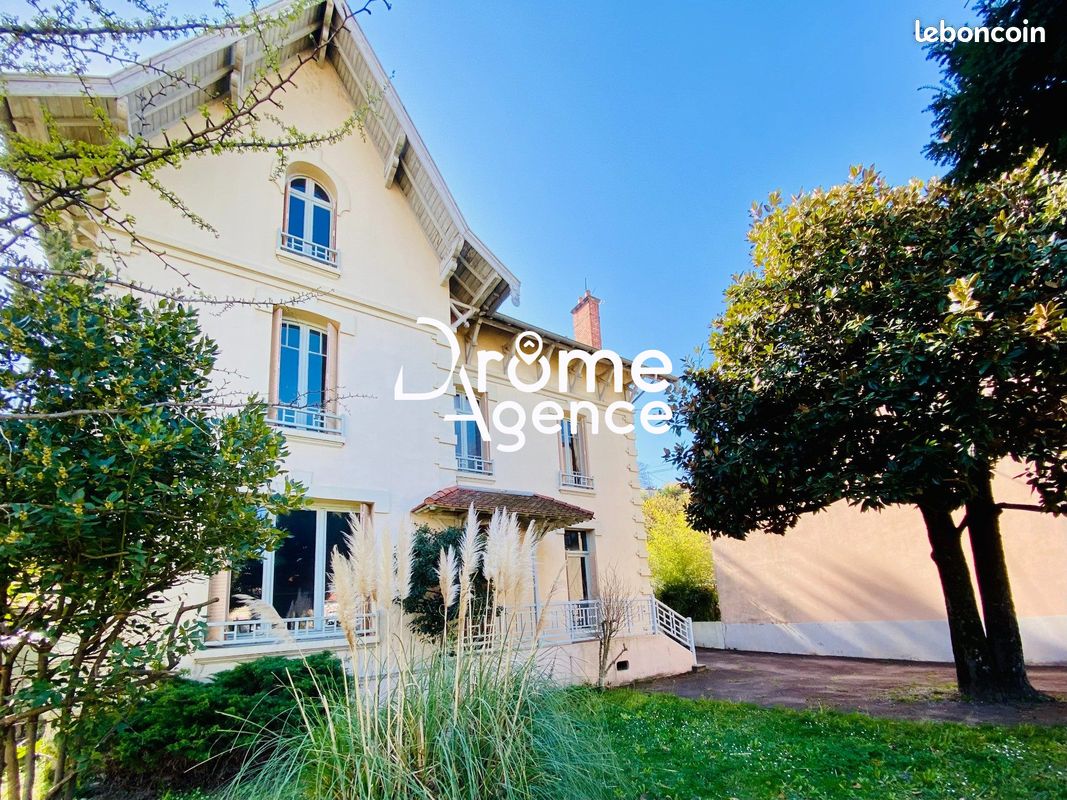 Maison 8 pièces 260 m² · à Livron-sur-Drôme · 260 m² · 405 000 €
