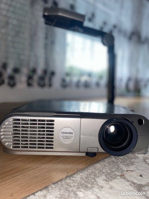 Projecteur toshiba TLP671 (image 1)