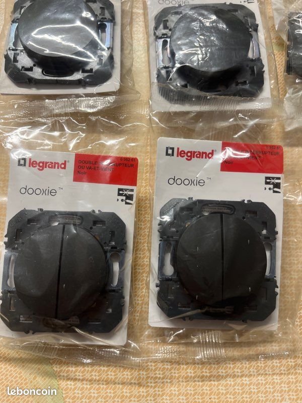 Lot iner va et vient et poussoir Legrand modèle dooxie noir neuf (image 4)