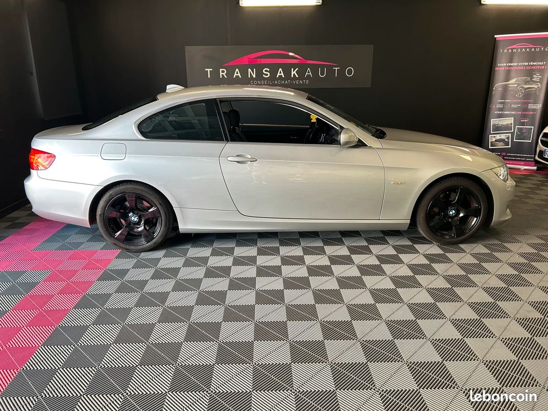 Bmw SERIE 3 E92 LUXE LCI Coupé 320d 184 cv Boîte auto / Suivi D'entretien Complet (image 2)
