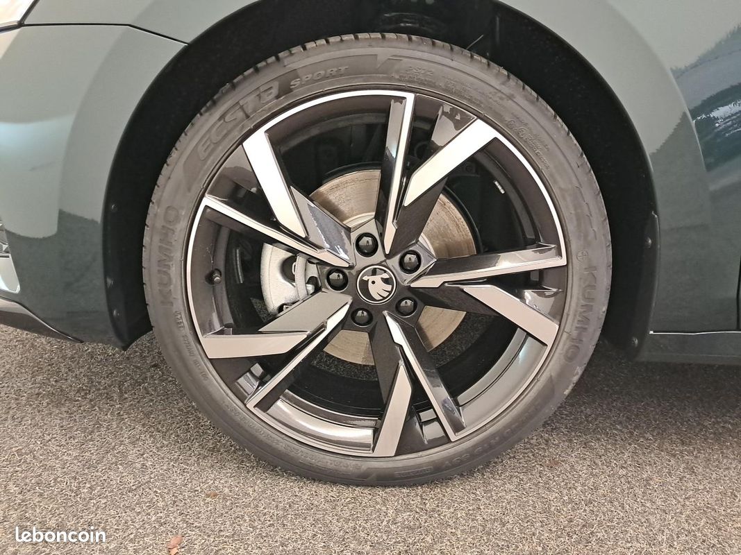 SKODA Octavia Combi 1.5 TSI Hybrid 150 ch ACT DSG7 Sportline (image 8)