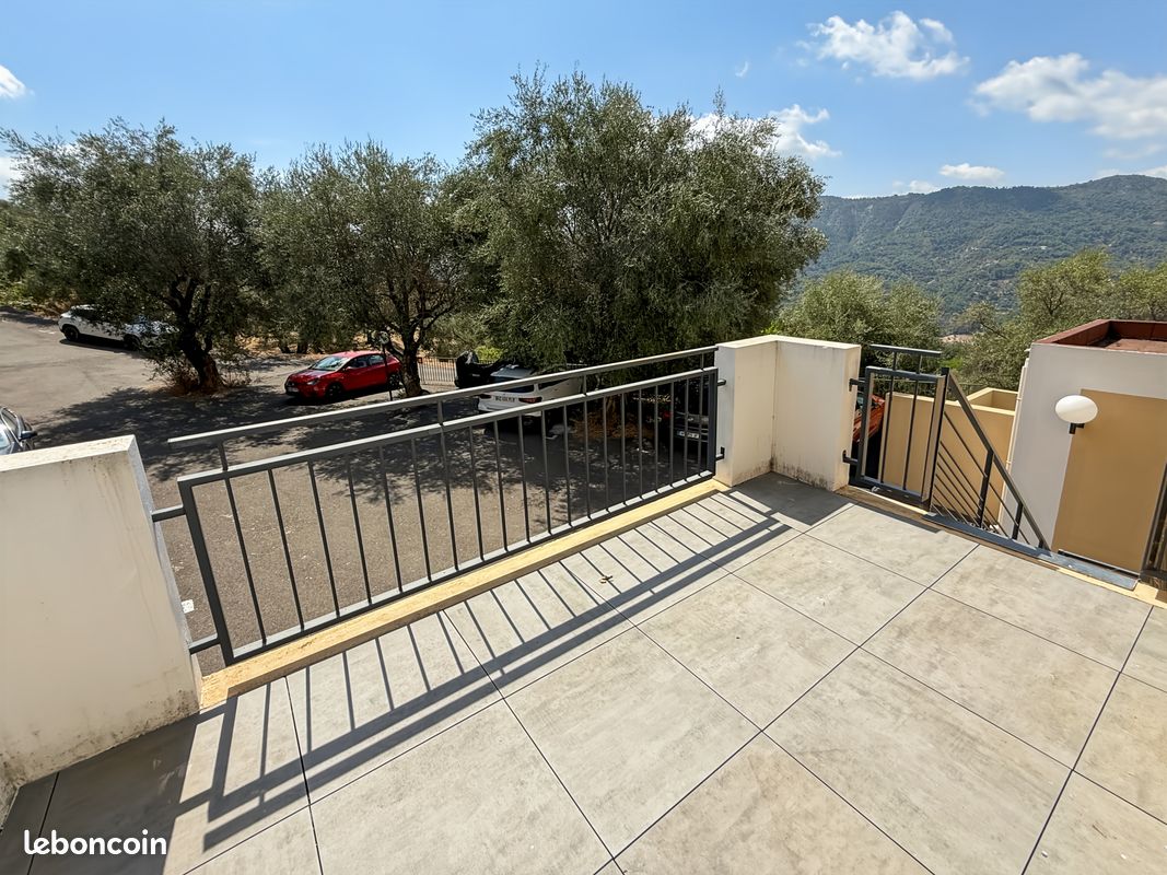Parking 3 pièces 65 m² · à Contes · 65 m² · 1 200 €/mois