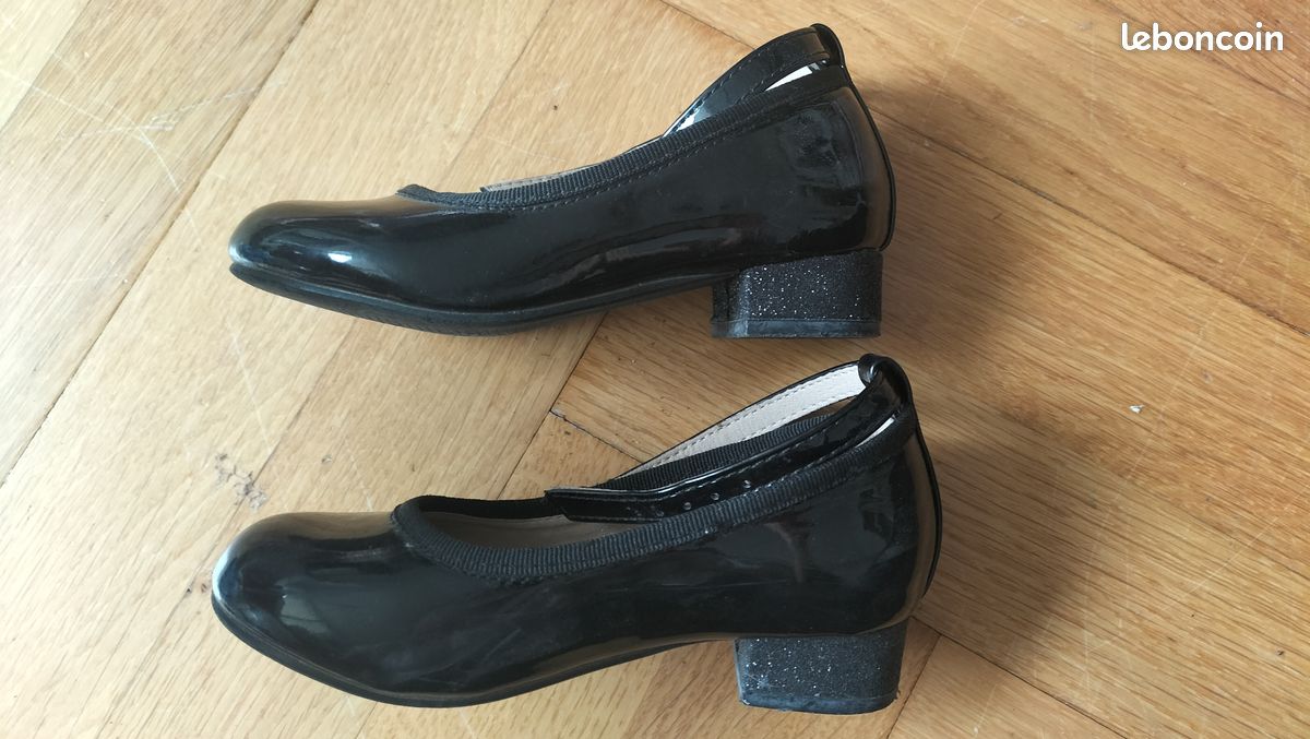 Paire de chaussures vernies noires taille 26 (image 3)