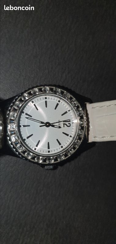 Montre femme GUESS +2 bracelets (image 2)