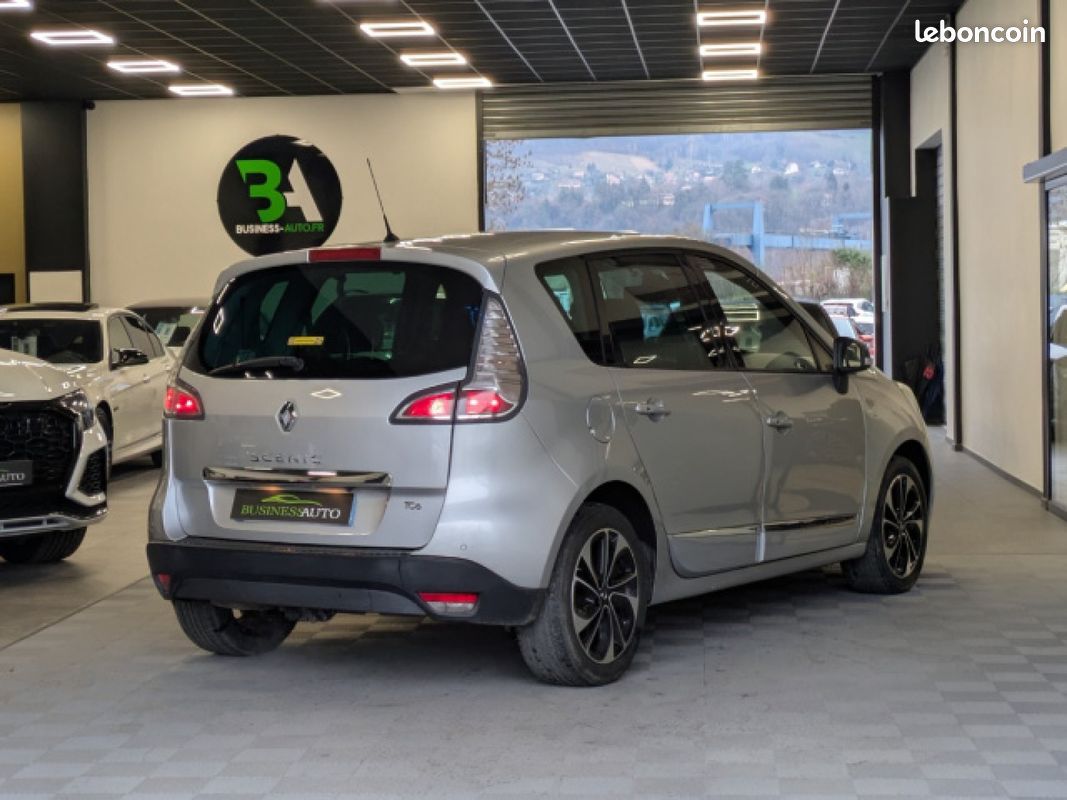 RENAULT SCENIC III TCe 130cv Energy Bose Edition / GPS / Caméra de recul / Bluetooth (image 10)