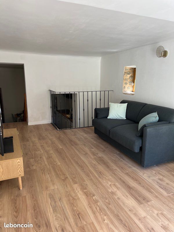 Appartement terrasse plein centre Lavandou (image 8)