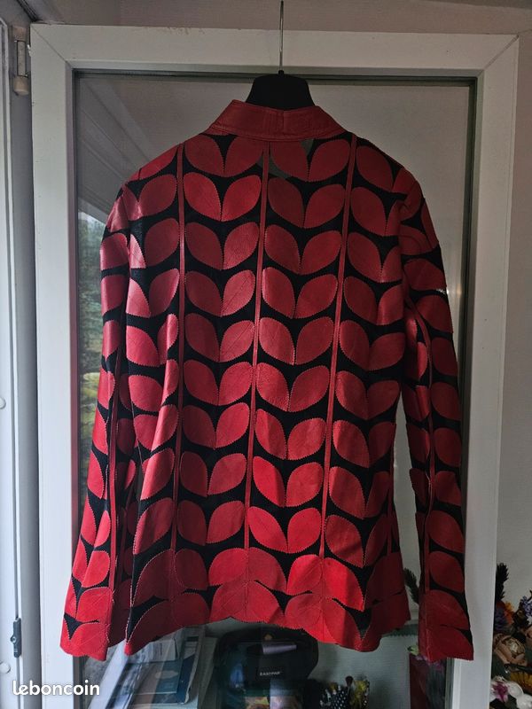 Veste patchwork rouge et noire motifs coeur vintage en cuir taille 36 S (image 2)