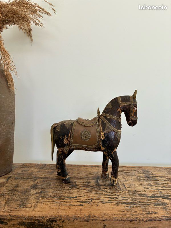 Sculpture Cheval De Guerre Vintage, Bois Et Laiton, Fait Main, Objet Déco