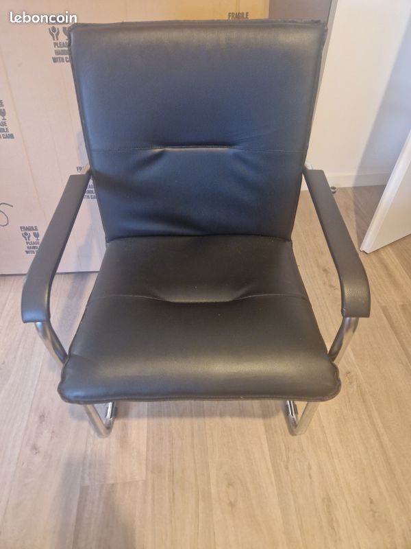 4 chaises noires simili cuir (image 1)