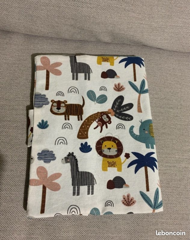 Protège carnet de santé jungle (image 2)