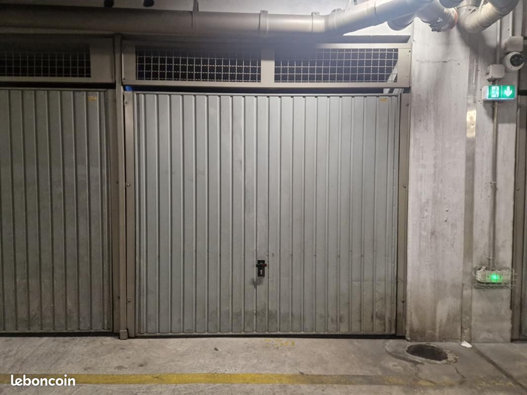 Garage/box Marseille · 30 800 €