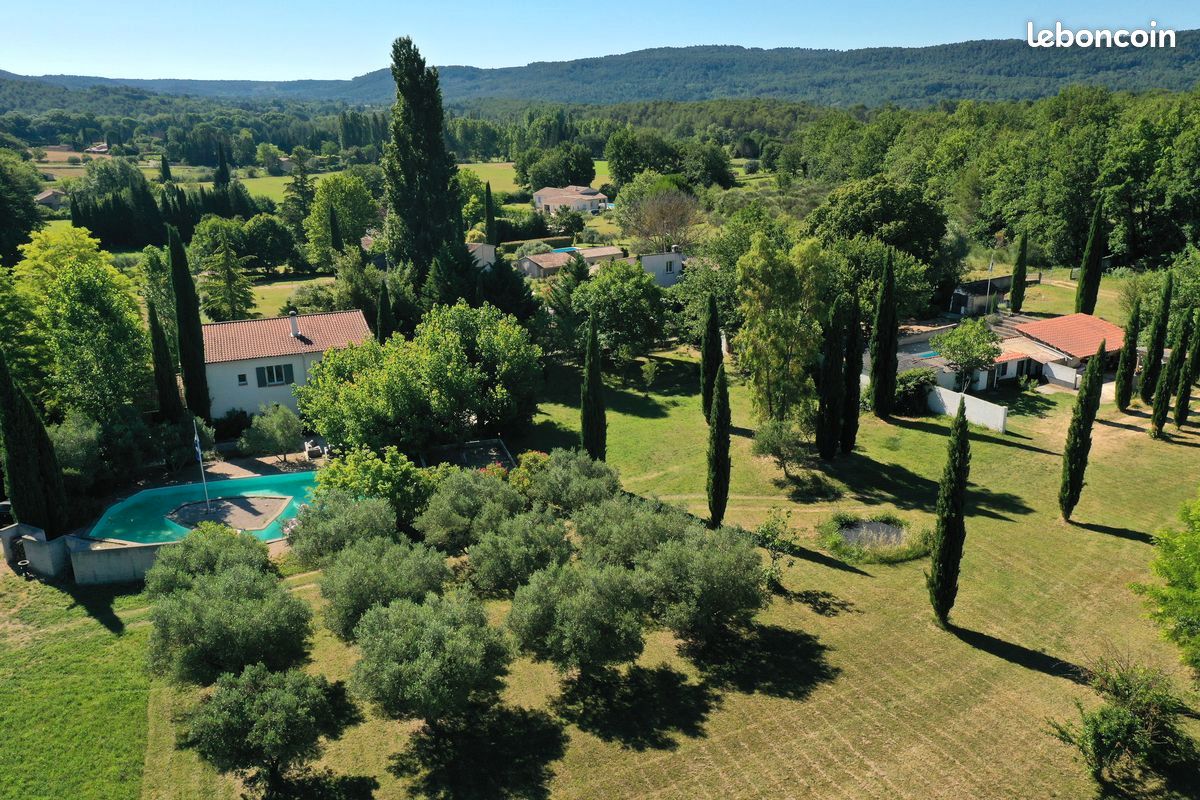 Maison 10 pièces 245 m² · à Villecroze · 245 m² · 920 000 €