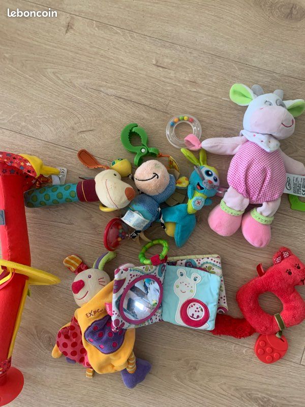 Lot peluche et hochets bébé (image 6)
