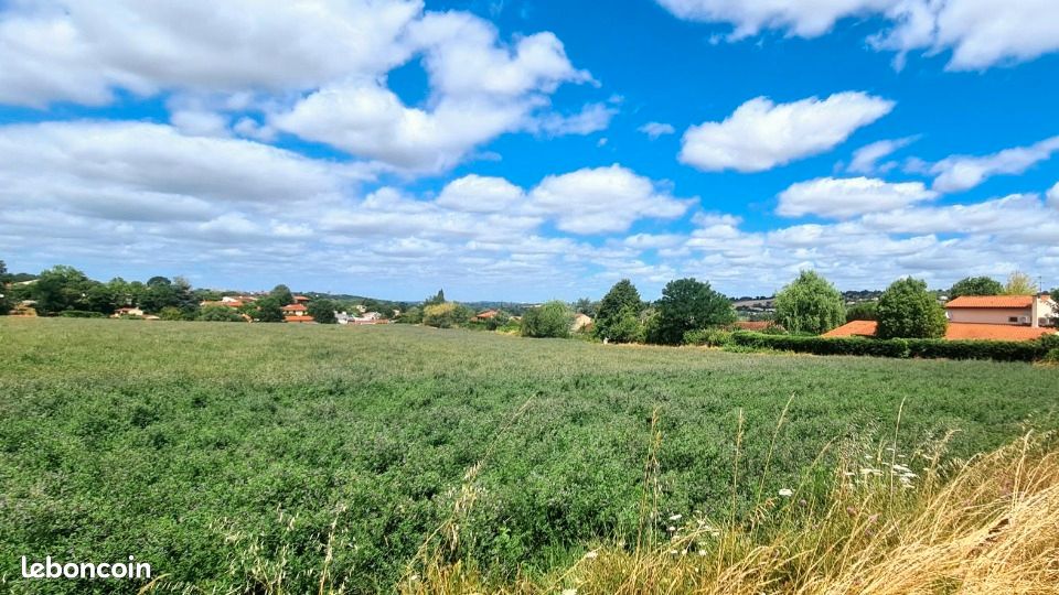 Terrain 800 m² · à Auzielle · 220 000 €