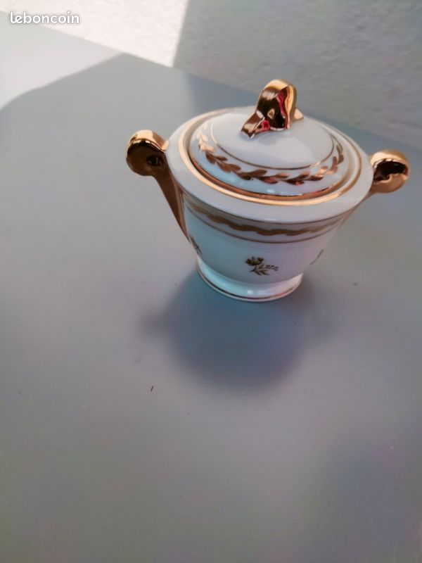 Sucrier en porcelaine d’art – France (image 1)