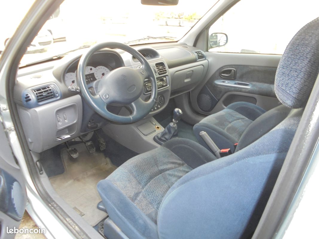 Renault clio 2 1.6 16 v faible kilometrage (image 3)