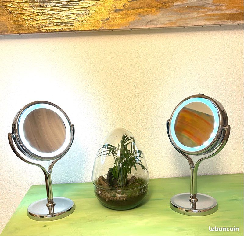 Miroir grossissant lumineux sur pied rétro éclairé X7 (image 1)