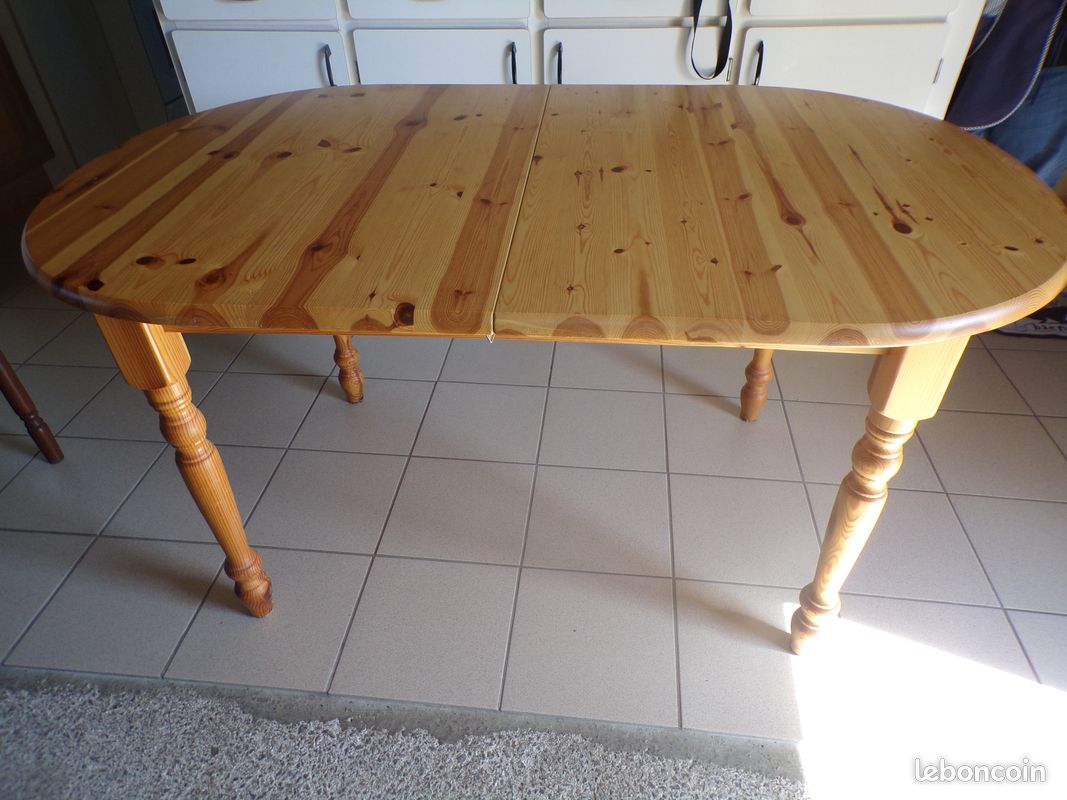 Table ovale avec rallonge centrale (image 1)