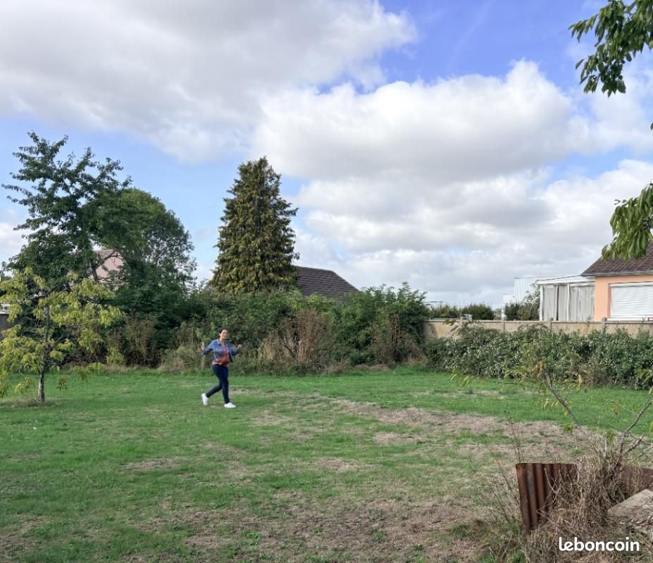 Terrain 1000 m² · à Thénouville · 50 000 €