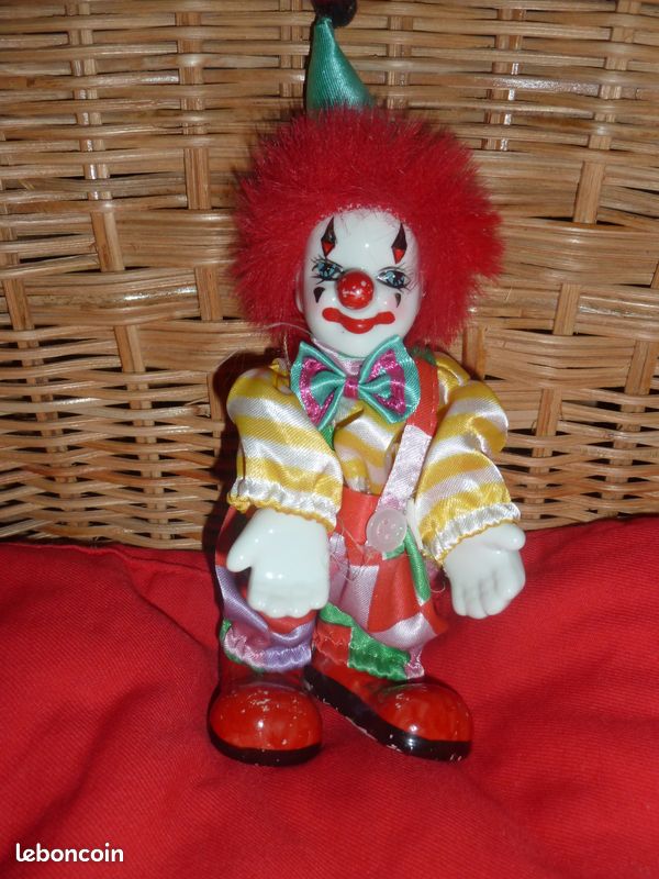 Petit clown en porcelaine de 15 cm (image 3)