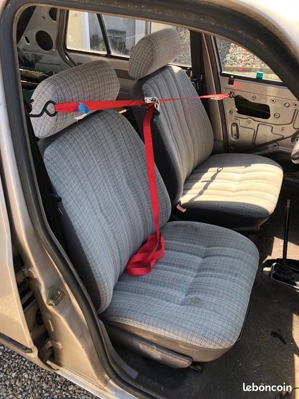 Sièges avant Peugeot 205 (image 1)