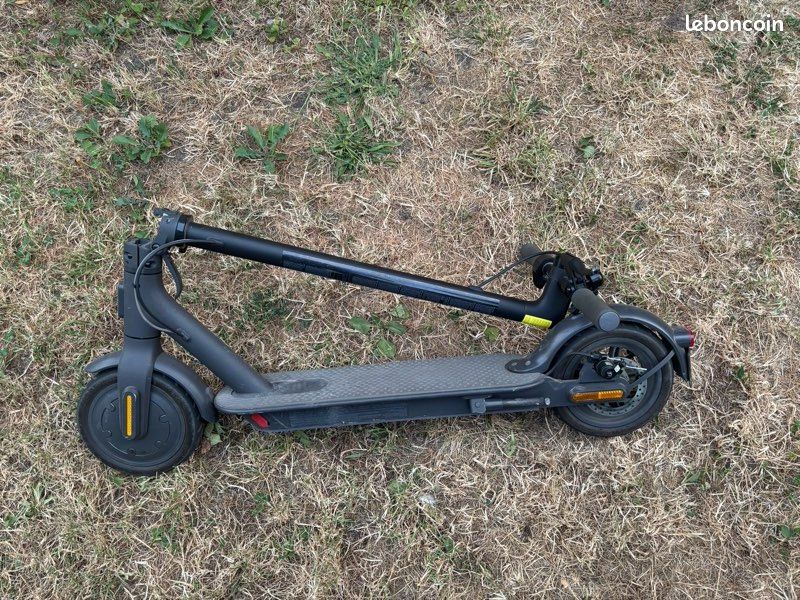 🛴 Xiaomi Mi Electric Scooter Pro 2 – Très bon état (image 1)